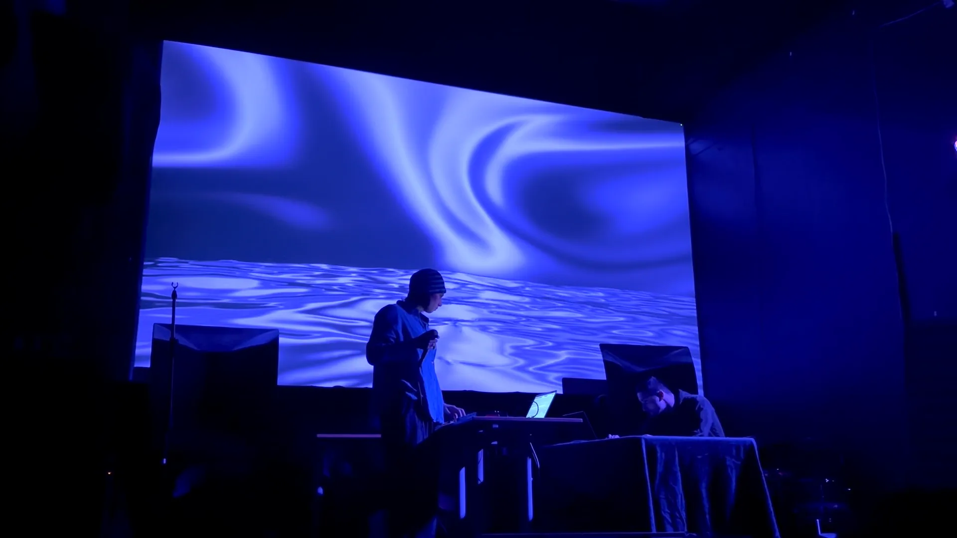 A virtual sunset over the ocean. The colors of the horizon turn liquid and flow with the beat.